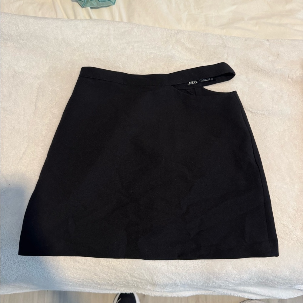 Zara Elegant Black Mini Skirt